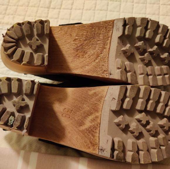 Clogs - Picture 3 of 6